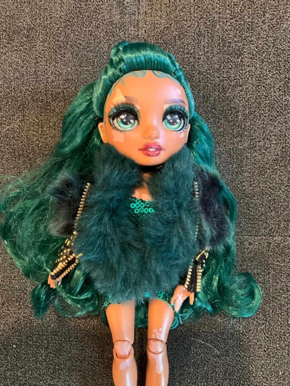 EUC Rainbow High Jewel Richie Emerald Fashion Doll